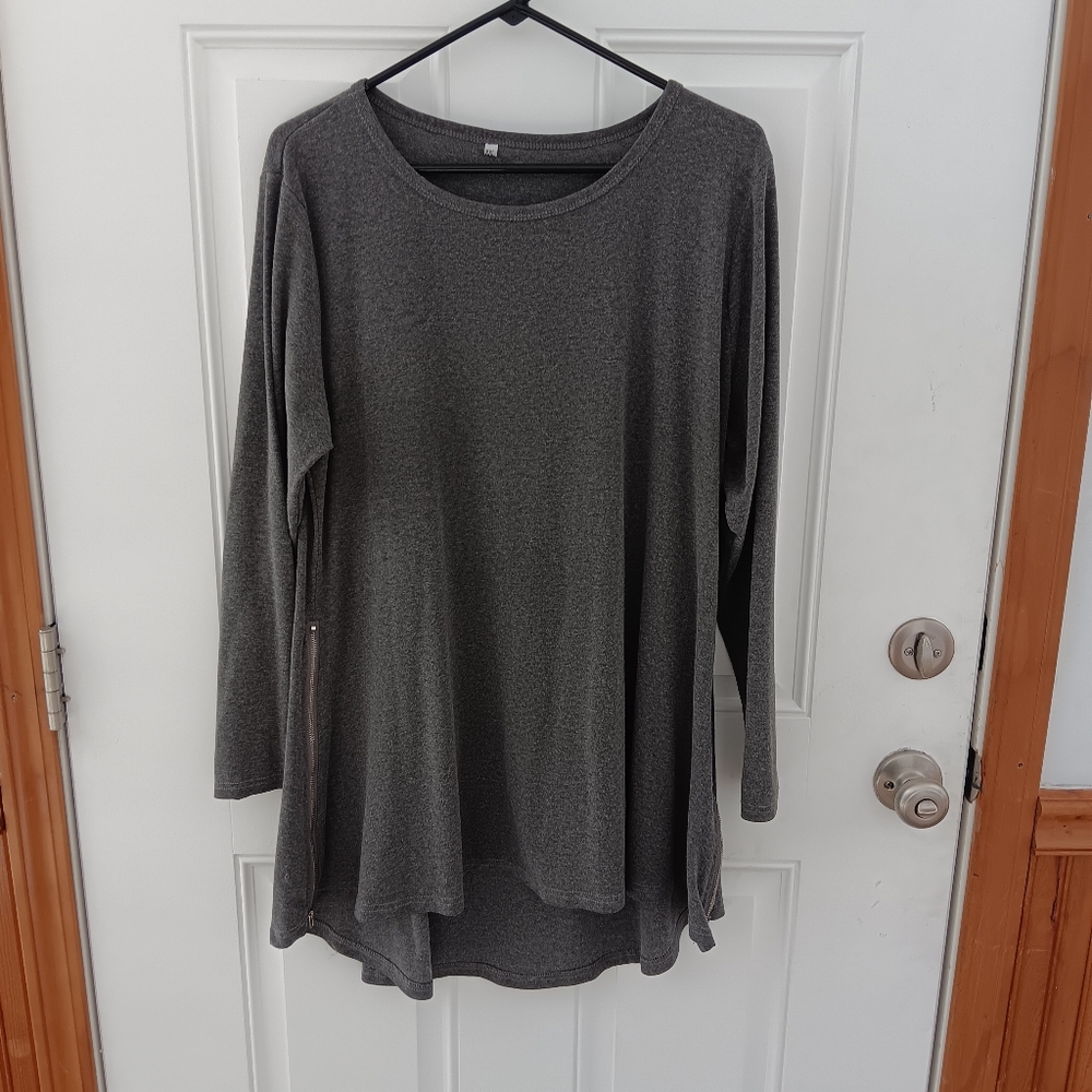 Gray Long Sleeve Tunic with Crew Neck and Boxy Relaxed Fit